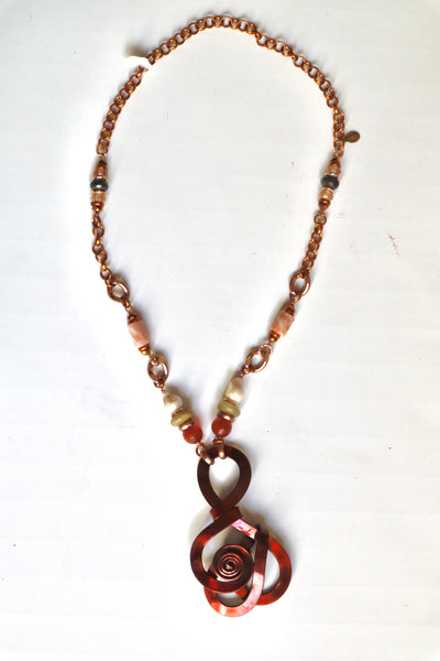 Collana con pendete in rame e pietre dure