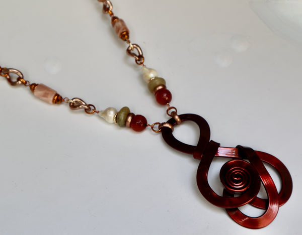 Collana con pendete in rame e pietre dure