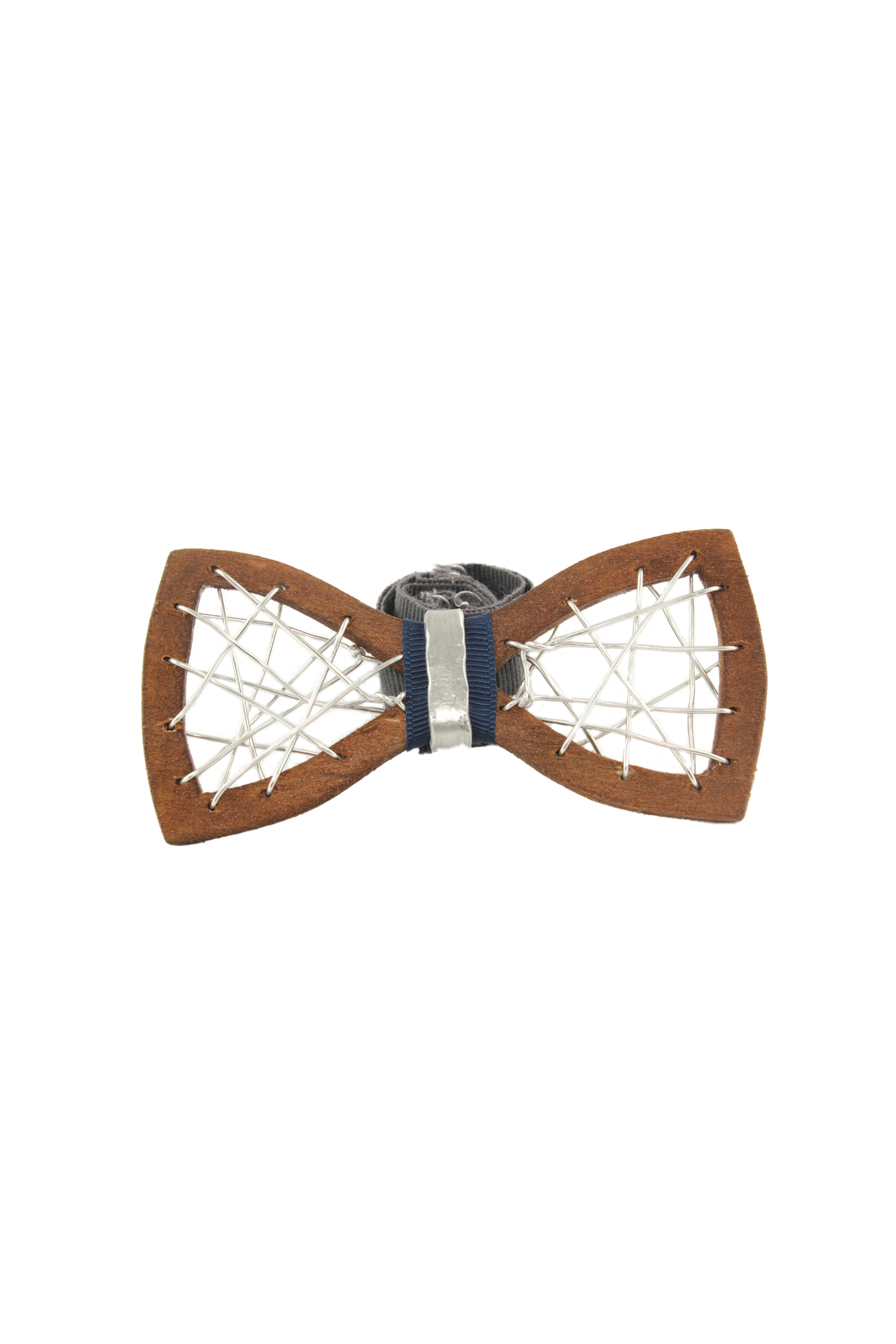Papillon di legno con filo in alluminio argentato cucito