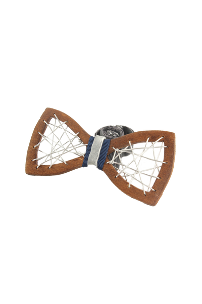 Papillon di legno con filo in alluminio argentato cucito
