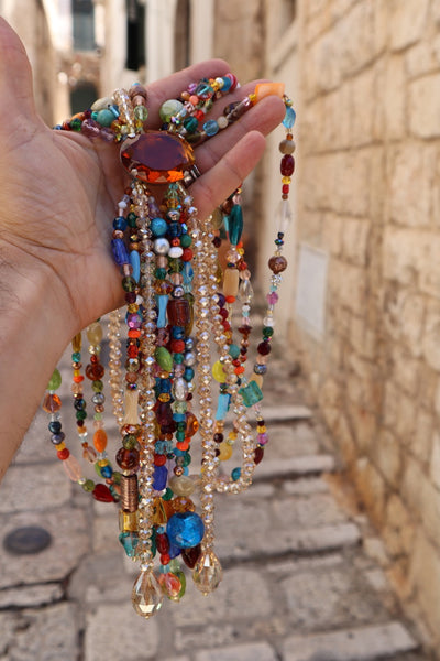 Collana multicolor lunga con cristallo centrale