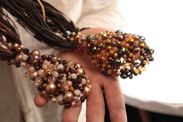 Collana torchon con fasce di ecopelle sottili e perle bronzo