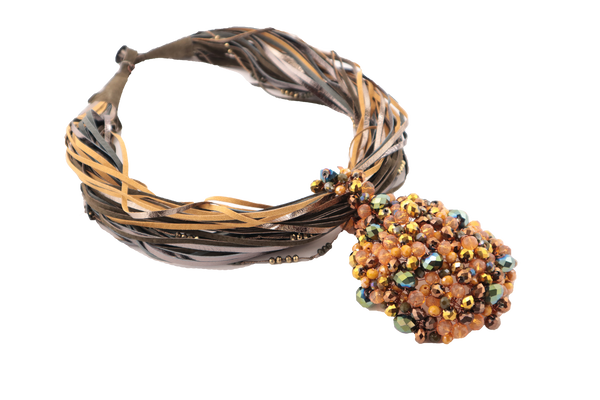 Collana torchon con fasce di ecopelle sottili e perle bronzo