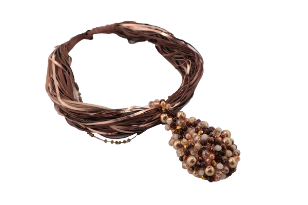 Collana torchon con fasce di ecopelle sottili e perle