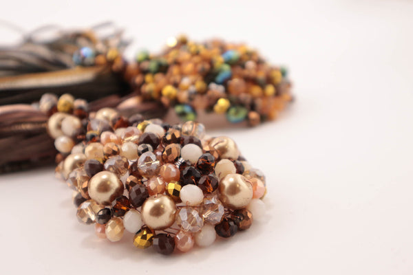 Collana torchon con fasce di ecopelle sottili e perle