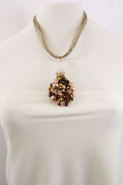 Collana torchon in lino grezzo con pendente in pietra dura